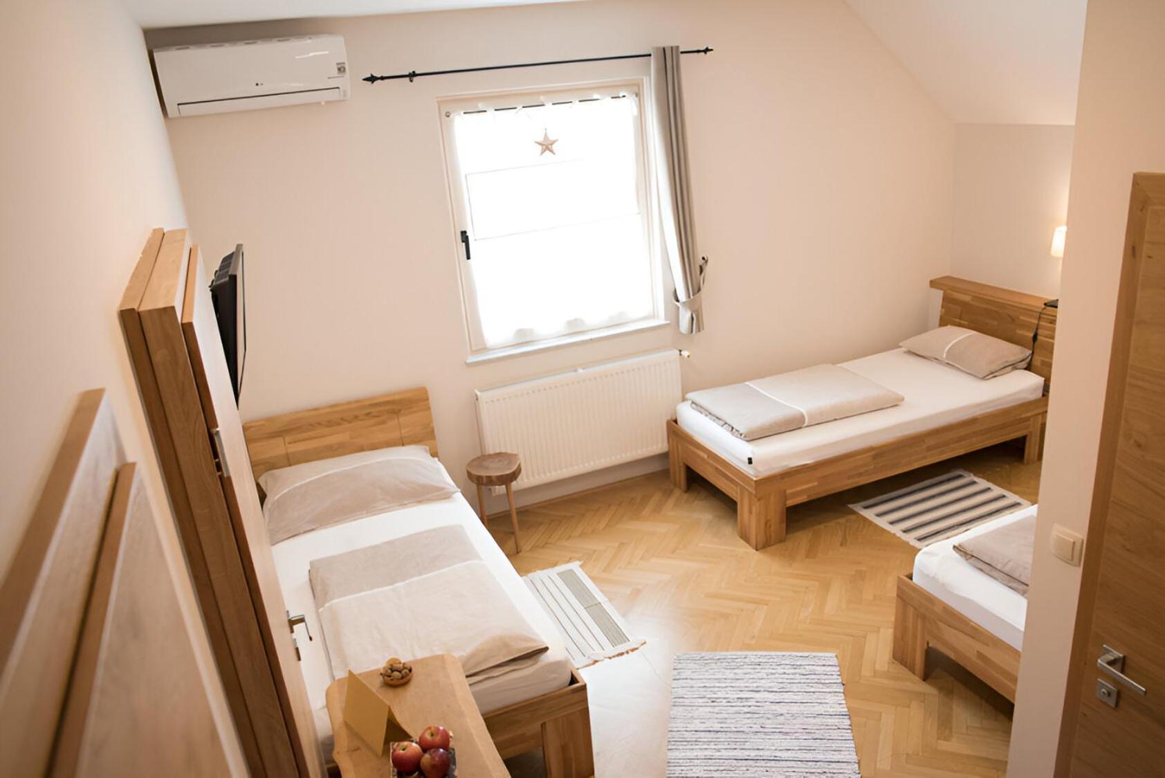 Bed & Breakfast Dvorec Petrovce Exterior photo